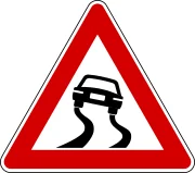 Şekildeki trafik işaretini gören sürücünün aşağıdakilerden hangisini yapması yanlıştır? — soru görseli