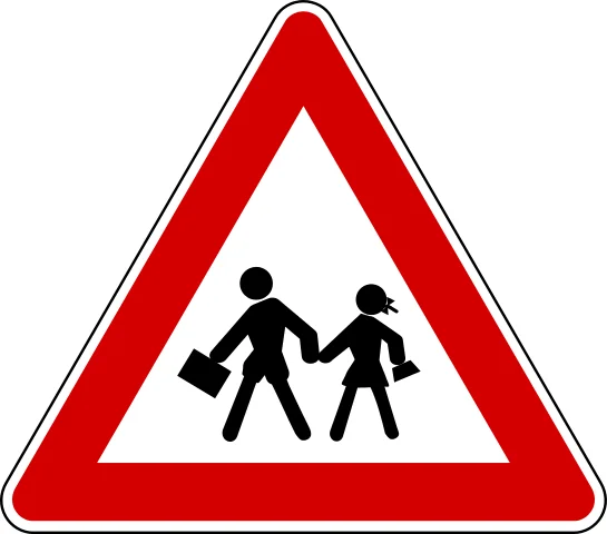 Şekildeki trafik işareti aşağıdakilerden hangisine yaklaşıldığını bildirir? — soru görseli